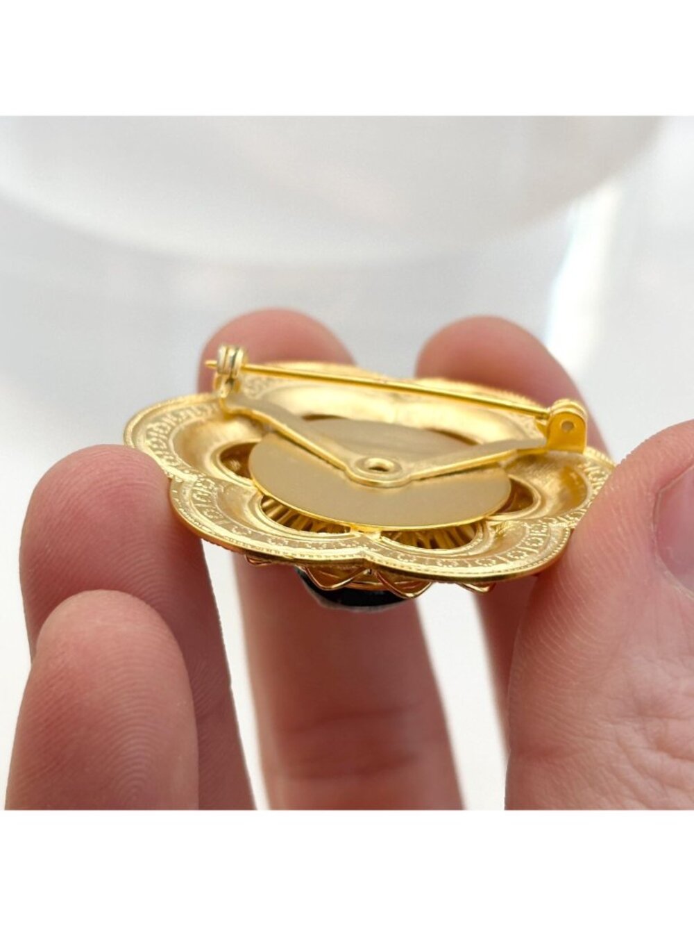 Black Cameo Accented Gold Scalloped Setting Vintage Costume Brooch | Lapel Pin - Picture 10 of 10